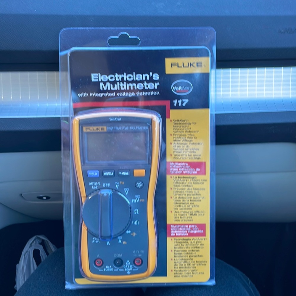 Fluke 117 Multimeter NIB